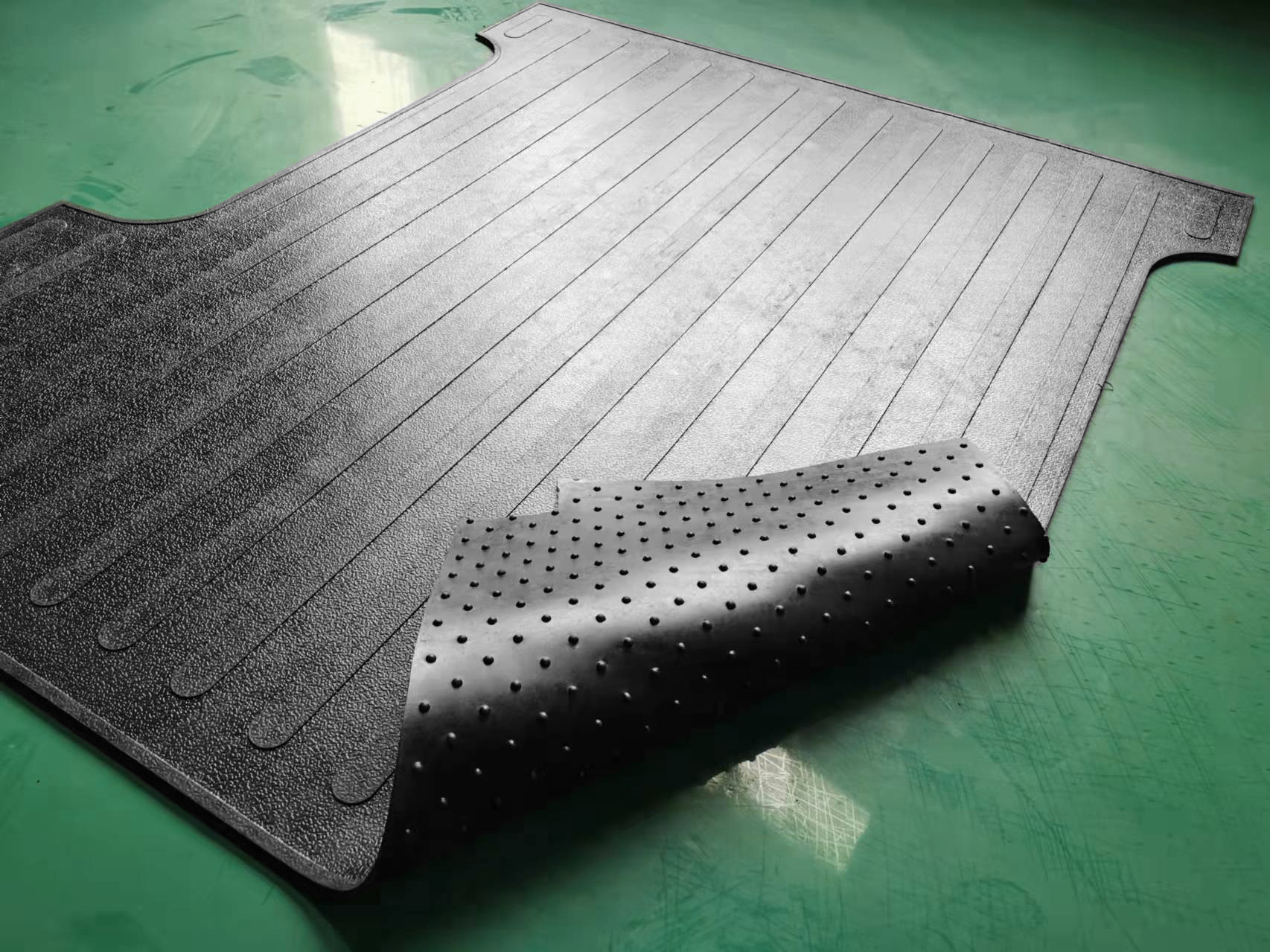 Rubber Bed mat for Pickup Truck view (1)